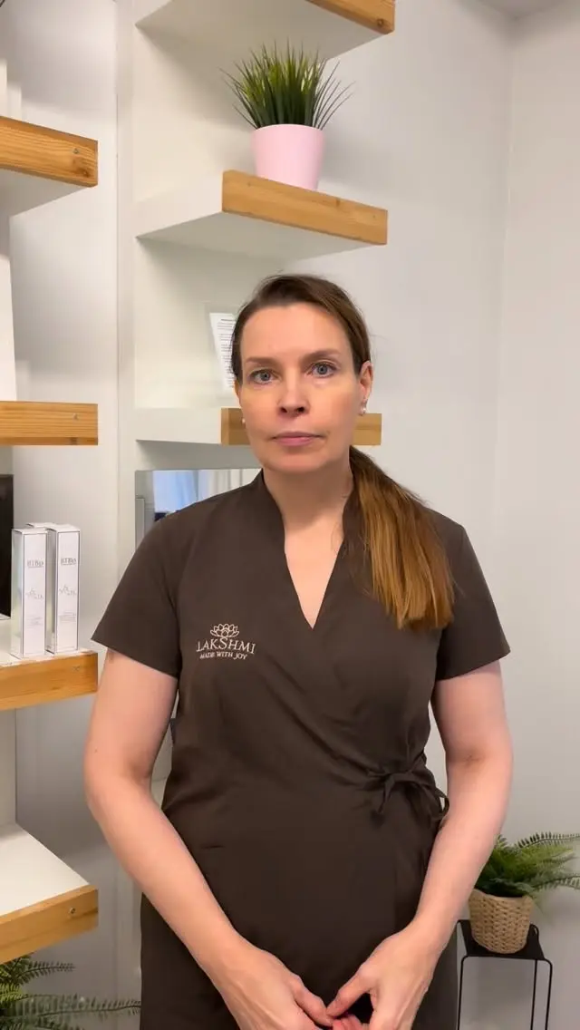 ✨ LED-valohoidot Villi Vadelmassa ✨

Hanna kertoo videolla, miten LED-valohoidot voivat auttaa mm. ihon sävyn tasoittamisessa, rauhoittamaan ihoa ja tukemaan sen uudistumista. 💆‍♀️

Hellävarainen, rentouttava ja tehokas lisä ihonhoitoon, varaa aikasi nyt!

www.villivadelma.net

- Villi Vadelma, Helsinki

#kauneushoitolahelsinki #iho #luonnonkosmetiikka #ihonhoito #kasvohoitohelsinki