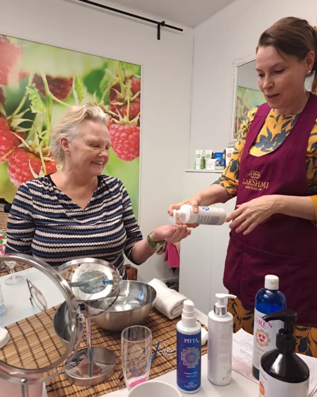 Kauneus- ja hyvinvointi-ilta viehättävän Helmeri-seurueen kesken Villi Vadelmassa!🌸

Tervetuloa Villi Vadelmaan porukalla nauttimaan hetkestä hyvinvointiin keskittyen. Laatuaikaa yhdessä, kasvohoitoja sekä vinkkejä ihon kauneuteen.

Kysy lisää sähköpostitse hanna@villivadelma.net

Nähdään Villi Vadelmassa!🩷